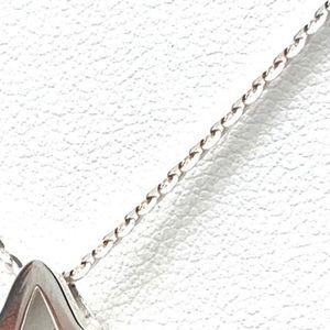 Collar Tiny Open Ivy, Joyería Elegante Chapada en Oro para Mujer, Accesorio de Moda de Lujo con Delicado Diseño de Hoja Botánica - Product Image 3