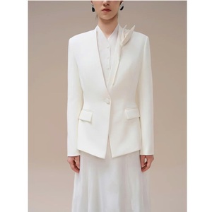 Blazer de Mujer Estilo Nuevo, Manga Larga, Color Avellana, Cierre de un Botón, Sin Cuello, Ropa de Invierno para Mujer, Color Blanco - Product Image 1