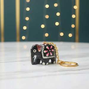 พวงกุญแจรูปช้างไม้ทำมือทันสมัย เป็นมิตรกับสิ่งแวดล้อม รูปทรงสัตว์ขนาดเล็ก คุณภาพพรีเมียม สำหรับขายส่งจำนวนมาก - Product Image 1