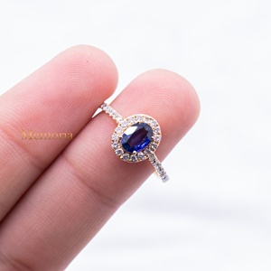 Bague vintage en or jaune 18 carats avec saphir bleu naturel et diamant pour femme, vente en gros - Product Image 4