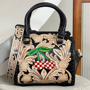 Sac de voyage de luxe personnalisé en cuir de vachette ciselé à la main style carreaux, motif tournesol, pour femme, sac à bandoulière de créateur - Product Image 3