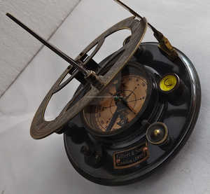 เข็มทิศนาฬิกาแดดทองเหลืองโบราณ พร้อมหน้าปัดตัวเลขโรมัน สำหรับการเดินเรือ - Product Image 3