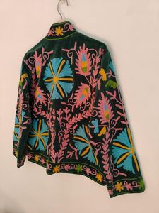 Chaqueta de terciopelo Suzani bordada a mano con arte floral folclórico, estilo bohemio étnico, abrigo de invierno para mujer, prenda vintage, idea de regalo. - Product Image 4