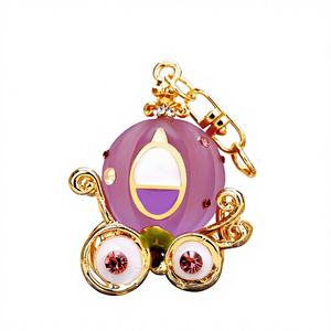 Porte-clés en alliage de zinc en forme de carrosse citrouille 3D avec impression numérique, porte-monnaie miniature, breloque mignonne, cadeau du Nouvel An pour femme - Product Image 1