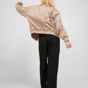 Veste en satin pour femmes de haute qualité personnalisable, style tendance, prix de gros, respirante, séchage rapide, service OEM - Product Image 2