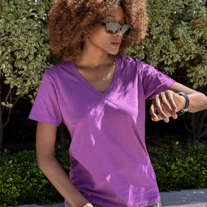 T-shirt décontracté pour femme, couleur prune, manches courtes, col en V, en toile écologique, mélange polyester/coton, anti-boulochage, respirant, doux et de qualité supérieure - Product Image 6