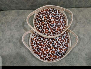 Plateau de service décoratif poli et durable avec poignées, décoration de table basse ottomane, style coquille en rotin, artisanat en bois d'Inde - Product Image 2