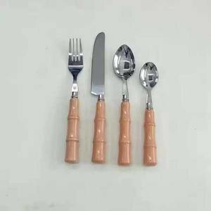 Ensemble de cuillères à manche en résine durable, couverts en acier inoxydable pour la cuisine, la table à manger, la maison et les hôtels par Madiha Art And Crafts - Product Image 5