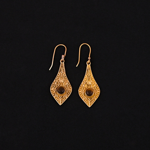 Boucles d'oreilles créoles Luxvory pour femme en laiton filigrané avec œil de tigre plaqué or, cadeau tendance de Jaipur, Inde, 47x10MM - Product Image 2