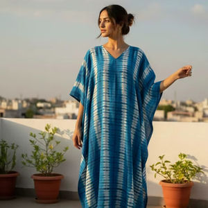 เสื้อคลุมยาวคอวีผ้าฝ้ายย้อมสีแบบไทไดสไตล์โบฮีเมียนสำหรับผู้หญิง ขายส่ง เป็นมิตรต่อสิ่งแวดล้อม และซักได้ - Product Image 1