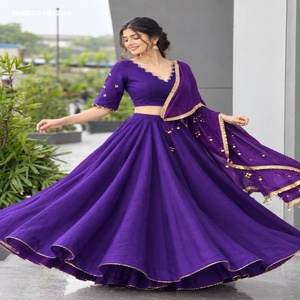 Lehenga de seda romana de diseñador con borde de encaje y Kali, estilo acampanado - Conjunto de Choli listo para usar, color violeta. Exportador de moda femenina, proveedor indio. - Product Image 1