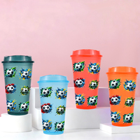 Nouvel arrivage : Mug à paillettes en plastique écologique de 16 oz, motif football, portable, réutilisable, pour sublimation, idéal pour les fêtes