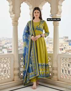Ensemble Anarkali Kuri en coton brodé par des artisans, avec pantalon et dupatta - Product Image 1