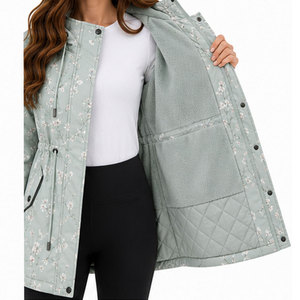 Parka isolante épaisse pour femme avec capuche, extérieur imperméable et longueur confortable pour les activités par temps froid - Product Image 6