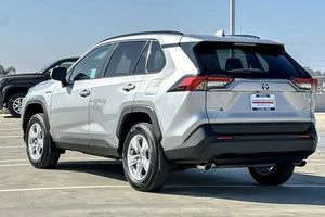 Toyota RAV4 Híbrido XLE AWD 2021 Usado en Buenas Condiciones - Product Image 3
