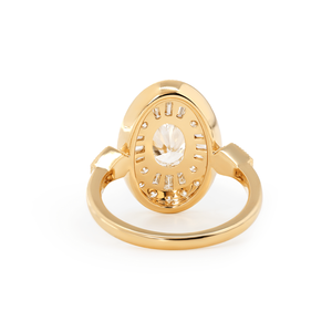 Bague de fiançailles vintage en or jaune 18 carats avec diamant ovale de 0,75 ct cultivé en laboratoire, certifié IGI, halo mosaïque, baguette conique et anneaux ronds - Product Image 5