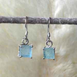 Pendientes de Aguamarina Natural Hechos a Mano, Plata de Ley 925, Gema Azul Natural - Product Image 1