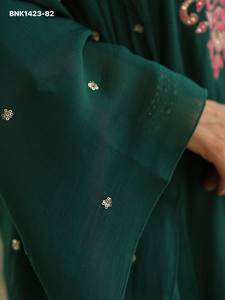 Conjunto de Kurti-Pantalón y Dupatta Verde de Rayón Viscosa de Alta Calidad con Bordado Multihilo, Listo para Usar, Proveedor Indio - Product Image 6