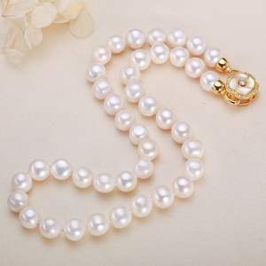 Collier haut de gamme pour femme Zhuji, léger, luxueux, avec pendentif en perle d'eau douce et chaîne de clavicule à pompon papillon, vente en gros - Product Image 1