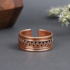 Bague en cuivre tressée et gaufrée, ajustable, unisexe – Vente directe usine - Product Image 2