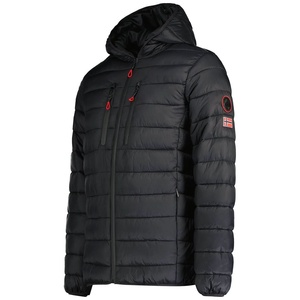 Veste matelassée à capuche pour homme OEM ODM, chaude, coupe-vent, décontractée, pour l'extérieur, rembourrage en polyester, couleur unie, coupe classique - Product Image 3