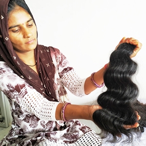 Wholesale Cuticle Aligned Natural Black Color Raw Indian Remy Human Hair <b>Polybag</b> Bundle Bodywave Soft Easy Apply Weaving Single - Product Image 3