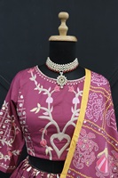 Lehenga Choli en soie violette avec travail miroir et broderie pour les occasions de mariage, tenue traditionnelle indienne pakistanaise pour femmes