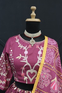 Dernière collection de Lehenga Choli de créateur, richement ornée de broderies numériques et de miroirs, idéale pour les mariages et les fêtes, disponible au prix de gros. - Product Image 4