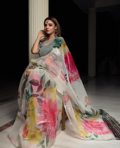 Sari en organza de soie blanc cassé KV avec chemisier non cousu - Product Image 4