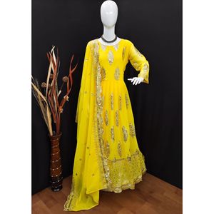 PESADA GEORGETTE BORDADO SECUENCIA DE DISEÑO TRABAJO VESTIDO INFERIOR CON DUPATTA ROSA - Product Image 1