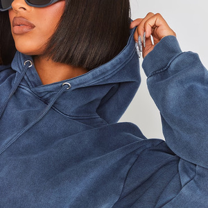 Sweat-shirt à capuche court surdimensionné pour femme, personnalisable avec logo, 100% coton, style streetwear décontracté - Product Image 2