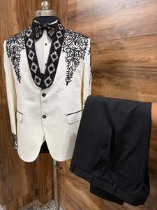 Costume de smoking blanc brodé pour homme avec revers en tissu perlé noir – Tenue de cérémonie pour marié, costume 3 pièces - Product Image 3