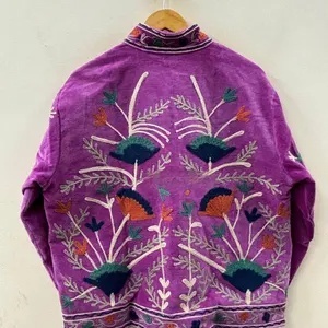 Veste d'hiver de style ethnique en velours Suzani, manteau court bohème avec broderie florale pour les festivals ou les tenues décontractées - Product Image 2