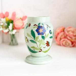 Jarrón Metálico Azul Tradicional con Patrón Floral, Hecho a Mano, Decorativo para Mesa - Product Image 4