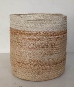Panier de rangement pour jouets en jute fait main au design unique et panier organisateur de linge sale en tissu naturel tissé pour la maison et l'hôtel - Product Image 3