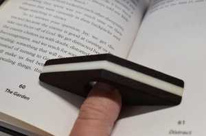 Soporte de Páginas de Libro de Madera Hecho a Mano con Resina Blanca, Adorno de Escritorio de Forma Irregular, Soporte de Lectura, Artículo Coleccionable - Product Image 3