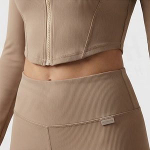 Ensemble de yoga côtelé sans couture pour femme : veste zippée à manches longues et leggings taille haute - Product Image 5