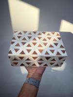 Boîte à bijoux rectangulaire en bois avec incrustation d'os, fabriquée à la main, design moderne artisanal, fabricant sur mesure