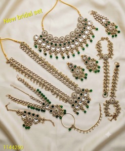 Juego de Joyería Nupcial Kundan Verde de Lujo para Mujer, Chapado en Oro, con Collar Polki y Maang Tikka, Colección de Boda - Product Image 2
