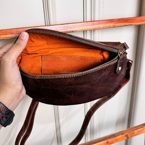 Sac banane en cuir personnalisé polyvalent sac à bandoulière confortable pour tous les jours sac à bandoulière en cuir de vache véritable pour unisexe - Product Image 6