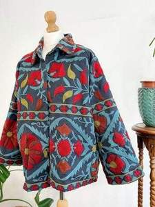Chaqueta Suzani Hecha a Mano para Mujer, Abrigo con Cuello y Bordado Floral, Prenda Exterior Acolchada Estilo Bohemio para Festivales - Product Image 3
