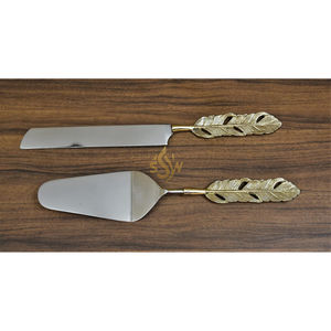ชุดเซิร์ฟเค้กงานแต่งงานด้ามจับทองเหลืองหรูหรา พร้อมด้ามจับลายใบไม้ตกแต่ง ชุดของขวัญชีส วัสดุทองเหลืองและเหล็ก - Product Image 3