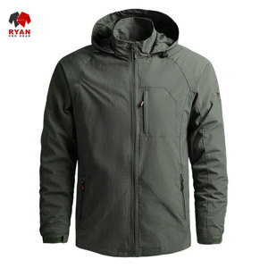 แจ็คเก็ตซอฟต์เชลล์แบบมีฮู้ดสำหรับผู้ชาย ยี่ห้อ Ryan Pro Gear ออกแบบตามสั่ง ปิดด้วยซิป พร้อมโลโก้แบบกำหนดเอง ทรงปกติ - Product Image 3