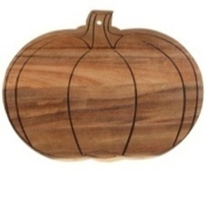 Tabla de cortar de madera redonda hecha a mano con forma de calabaza de Halloween, con opción de colgar con cuerda natural, personalizable para el hogar, hotel o restaurante. - Product Image 5
