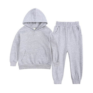 Ensemble de survêtement gris à capuche pour enfants, couleur unie, manches longues, décontracté, avec poches latérales, taille élastique, pour l'automne - Product Image 1