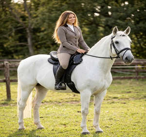 Silla de montar de cuero inglés Endurance de Saddle Maker con armazón de plástico azul, tamaño 16 pulgadas - Product Image 5