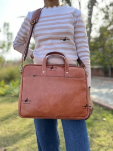 New Arrival Genuine Leather Messenger Shoulder Bag Multi Uses Hot Sale High Quality Leather Unisex Bag - Product Image 4