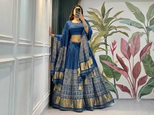 Conjunto Tradicional Indio-Pakistaní de Lehenga Choli Color Granate con Bordado Dorado, Vestido Largo para Bodas, para Mujer - Product Image 3