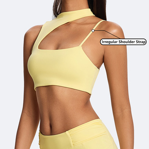 Ensemble de sport ultra doux jaune de haute qualité, avec soutien-gorge de sport à bretelles asymétriques et leggings à jambes larges, effet froncé aux fesses - Product Image 4