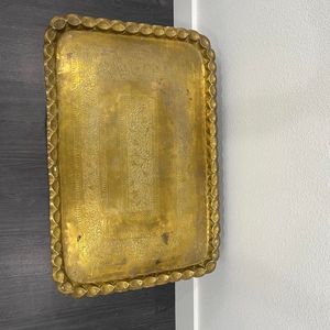 Plateau de service artistique en laiton, vaisselle décorative traditionnelle pour hôtels de luxe, restaurants, mariages et célébrations, service de nourriture - Product Image 4